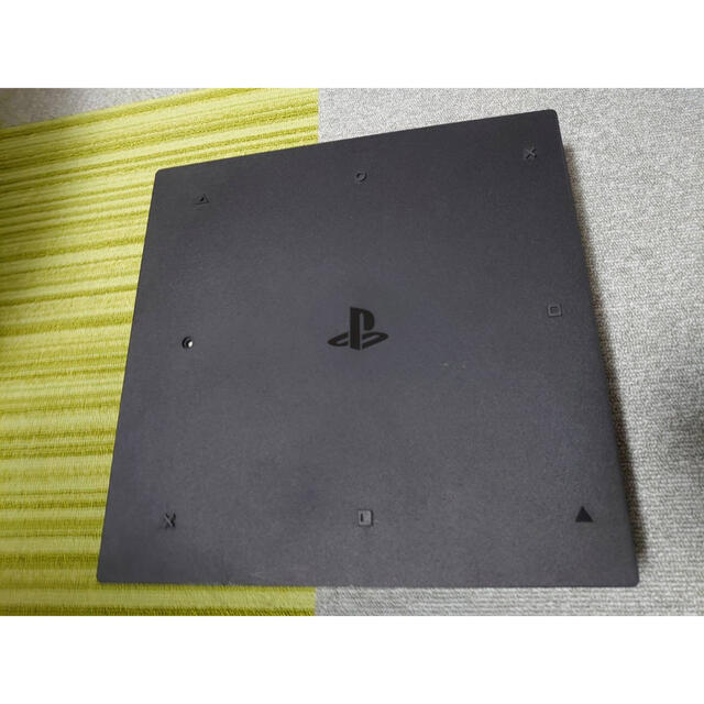 PlayStation4 PRO 純正コントローラー2個付 エンタメ/ホビーのゲームソフト/ゲーム機本体(家庭用ゲーム機本体)の商品写真