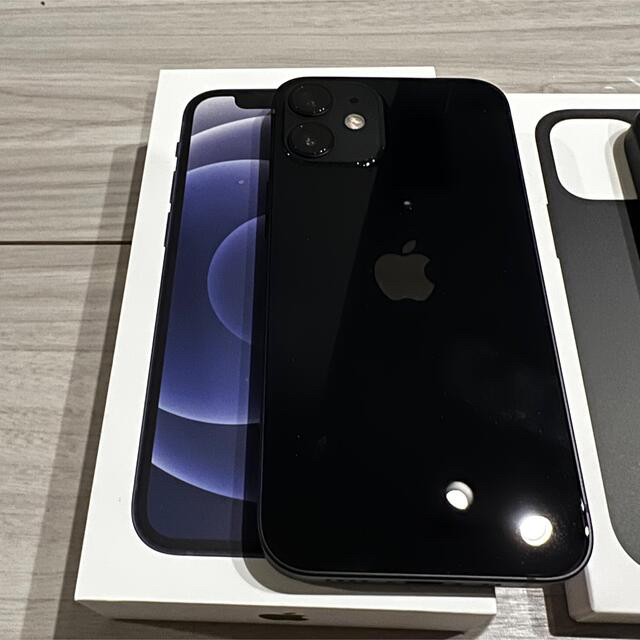Apple(アップル)のiPhone12mini ブラック　64GB 純正シリコンケース　SIMフリー スマホ/家電/カメラのスマートフォン/携帯電話(スマートフォン本体)の商品写真