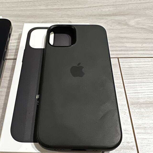 Apple(アップル)のiPhone12mini ブラック　64GB 純正シリコンケース　SIMフリー スマホ/家電/カメラのスマートフォン/携帯電話(スマートフォン本体)の商品写真