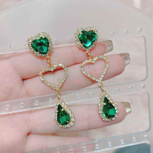 ZARA(ザラ)のグリーンハート💚ビジューピアス レディースのアクセサリー(ピアス)の商品写真