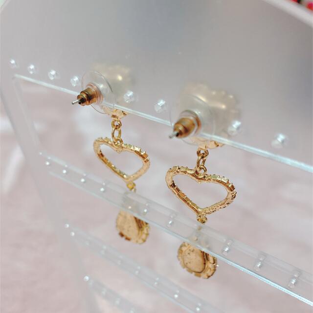 ZARA(ザラ)のグリーンハート💚ビジューピアス レディースのアクセサリー(ピアス)の商品写真