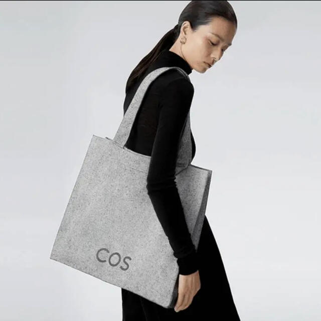 COS(コス)のcos コス　ノベルティキャンバスバッグ レディースのバッグ(トートバッグ)の商品写真