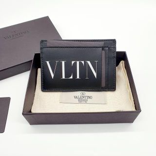 ヴァレンティノ(VALENTINO)の[新品]21年新作　VALENTINO VLTN レザーカードケース 8CC(名刺入れ/定期入れ)