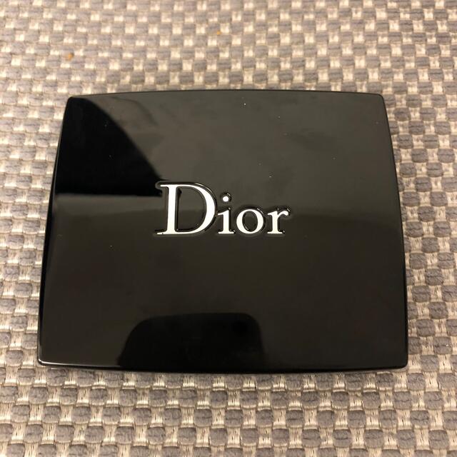 Dior(ディオール)のディオール サンククルール  877 アイシャドウ　ショック コスメ/美容のベースメイク/化粧品(アイシャドウ)の商品写真