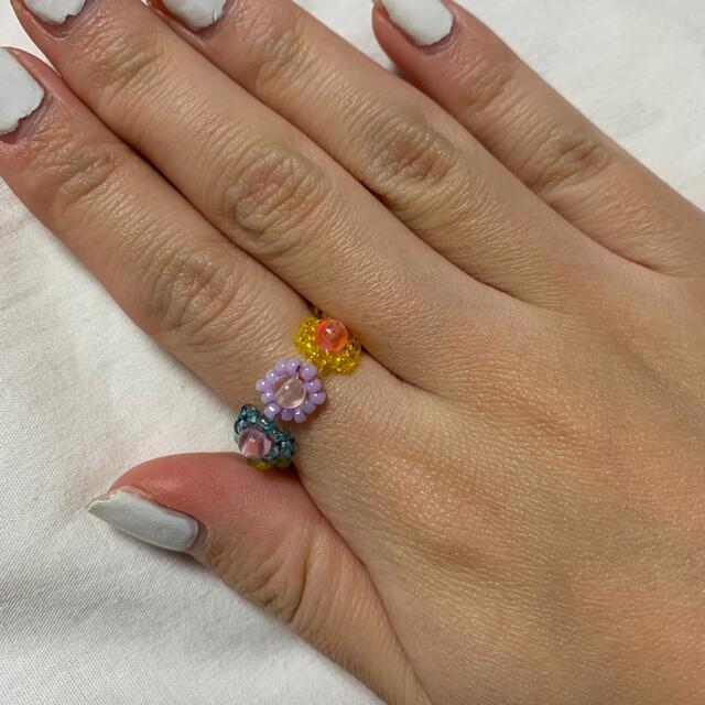 ハンドメイド　handmade カラフルビーズリング💖おまけリング付き ハンドメイドのアクセサリー(リング)の商品写真