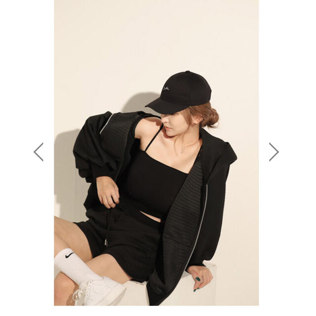 EMODA(エモダ)のマビームーン　Bonding Sweat Hoodie and Shorts レディースのトップス(トレーナー/スウェット)の商品写真