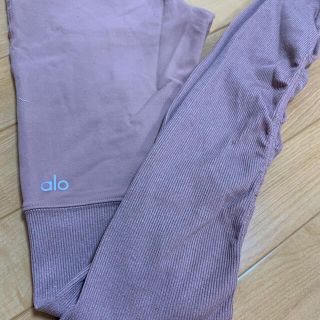 ルルレモン(lululemon)のalo レギンス(ヨガ)