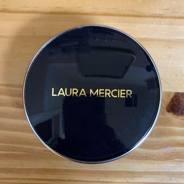 laura mercier(ローラメルシエ)のローラ メルシエ クッションファンデーション 1W1 コスメ/美容のベースメイク/化粧品(ファンデーション)の商品写真