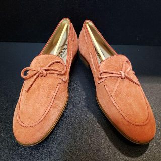 トッズ(TOD'S)のトッズ（TOD'S） スエードローファー 赤 UK7.5(スリッポン/モカシン)