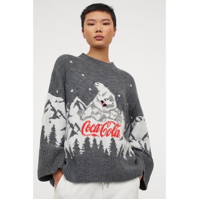 H&M(エイチアンドエム)の【美品】H&M コカコーラ　ジャカードニットセーター　Niziu AYAKA着用 レディースのトップス(ニット/セーター)の商品写真