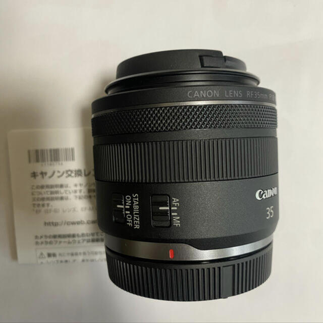 Canon(キヤノン)のほぼ新品✨　Canon  RF35F1.8 マクロ IS STM スマホ/家電/カメラのカメラ(その他)の商品写真