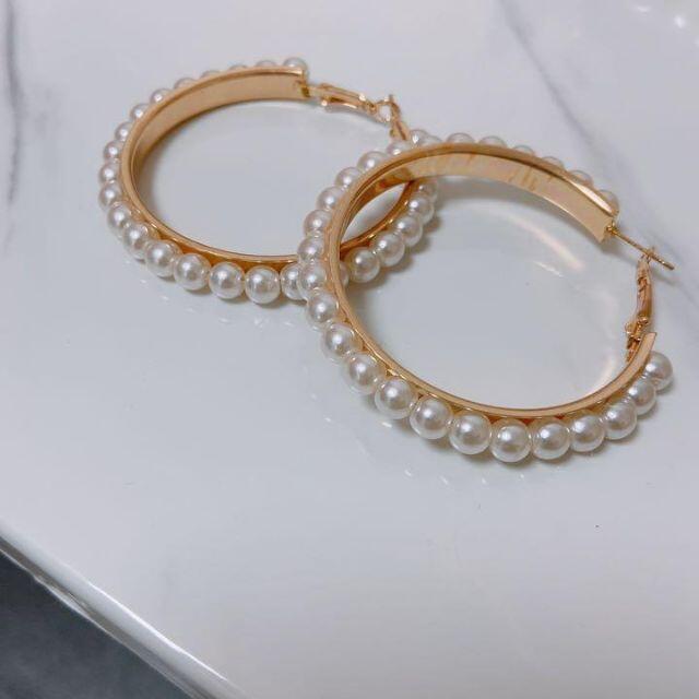 パール フープピアス　ゴールド　大ぶりピアス  小顔効果 zara hm好き レディースのアクセサリー(ピアス)の商品写真