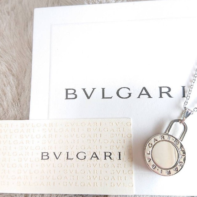 BVLGARI(ブルガリ)の【正規 未使用】BVLGARI ロゴ刻印 シルバーチャーム ネックレスペンダント メンズのアクセサリー(ネックレス)の商品写真