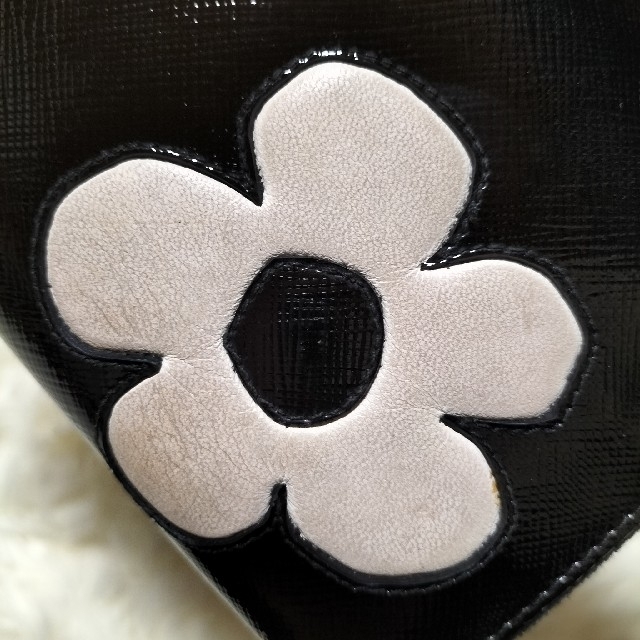 PRADA(プラダ)のPRADA プラダ サフィアーノ ラウンドファスナー 花柄 黒 ブラック 箱付き レディースのファッション小物(財布)の商品写真
