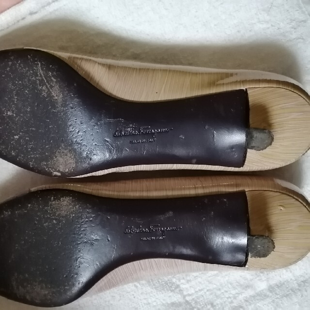 Salvatore Ferragamo(サルヴァトーレフェラガモ)のフェラガモ革パンプス レディースの靴/シューズ(ハイヒール/パンプス)の商品写真