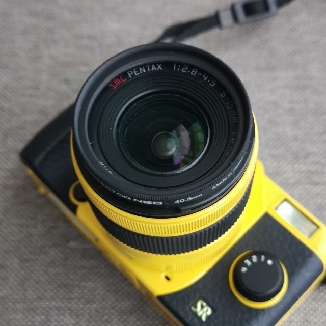 PENTAX(ペンタックス)のペンタックス Pentax Q7 ミラーレス一眼カメラ イエロー スマホ/家電/カメラのカメラ(ミラーレス一眼)の商品写真