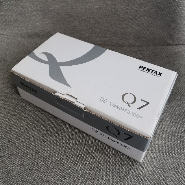 PENTAX(ペンタックス)のペンタックス Pentax Q7 ミラーレス一眼カメラ イエロー スマホ/家電/カメラのカメラ(ミラーレス一眼)の商品写真