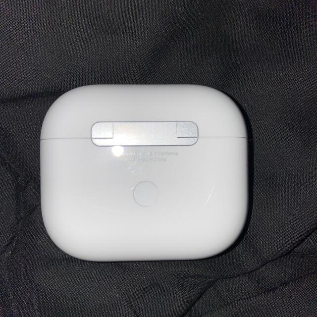 Apple(アップル)のAirPods三世代（値下げ可） スマホ/家電/カメラのオーディオ機器(ヘッドフォン/イヤフォン)の商品写真