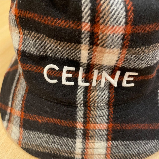 celine(セリーヌ)の新品正規品 CELINE セリーヌ ロゴ エンブロイダリー バケットハット L メンズの帽子(ハット)の商品写真