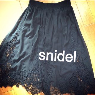 スナイデル(SNIDEL)のスナイデルレーススカート美品(ひざ丈スカート)