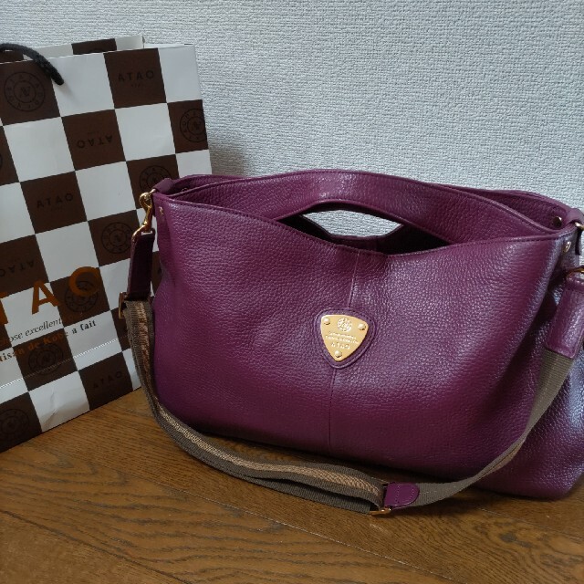 ATAO(アタオ)のATAO エルヴィ プラム 美品　　　　　　　　　　　　　 レディースのバッグ(ショルダーバッグ)の商品写真
