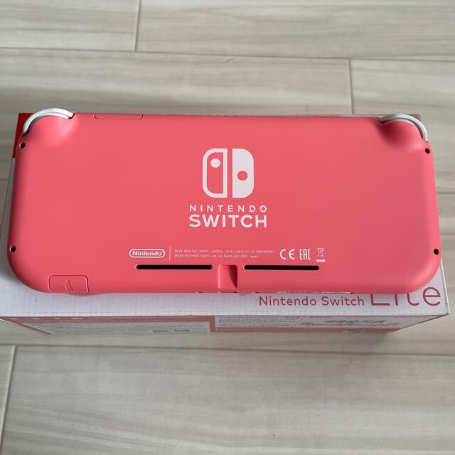 Nintendo Switch(ニンテンドースイッチ)のNintendo SWITCH Lite コーラルピンク　保証書付 エンタメ/ホビーのゲームソフト/ゲーム機本体(携帯用ゲーム機本体)の商品写真