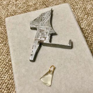 アルタイ隕石 リビアングラス　鉄隕石 高品質隕石 幸運 ！(置物)