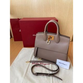 サルヴァトーレフェラガモ(Salvatore Ferragamo)の☆フェラガモ・STUDIO(ストゥーディオ)バック・美品☆(ハンドバッグ)