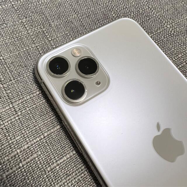 Apple(アップル)のiPhone11pro  256GB シルバー SIMフリー スマホ/家電/カメラのスマートフォン/携帯電話(スマートフォン本体)の商品写真