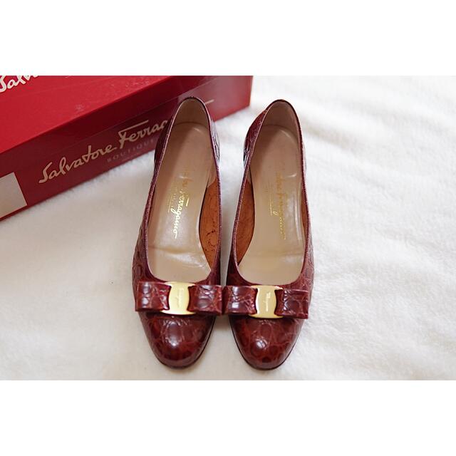 Salvatore Ferragamo ヴァラ型押しクロコパンプス - ハイヒール/パンプス