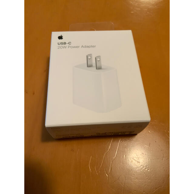 Apple(アップル)のApple純正20W USB-CアダプタとUSB-C-Lightningケーブル スマホ/家電/カメラのスマートフォン/携帯電話(バッテリー/充電器)の商品写真