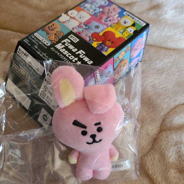 BANDAI(バンダイ)のBT21 フワフワ　マスコット COOKY エンタメ/ホビーのおもちゃ/ぬいぐるみ(キャラクターグッズ)の商品写真