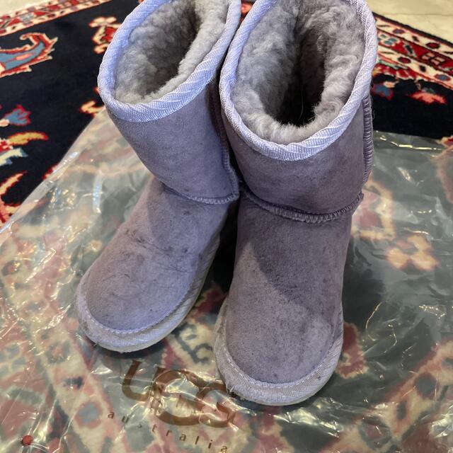 UGG(アグ)のugg キッズムートンブーツ キッズ/ベビー/マタニティのキッズ靴/シューズ(15cm~)(ブーツ)の商品写真