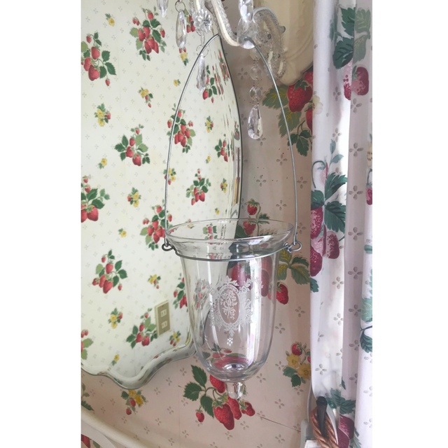 LAURA ASHLEY(ローラアシュレイ)のハンギングスタイルのガラスポット インテリア/住まい/日用品のインテリア小物(花瓶)の商品写真