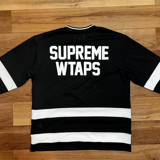 Supreme(シュプリーム)のSupreme × WTAPS  Hockey Jersey  黒色　Lサイズ メンズのトップス(ジャージ)の商品写真