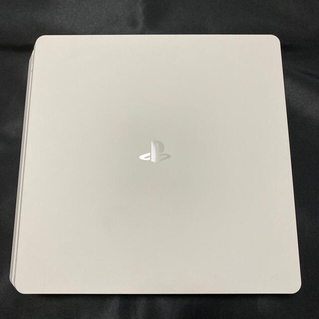 SONY(ソニー)のPlayStation4 ホワイト　500GB (CUH-2000AB02) エンタメ/ホビーのゲームソフト/ゲーム機本体(家庭用ゲーム機本体)の商品写真