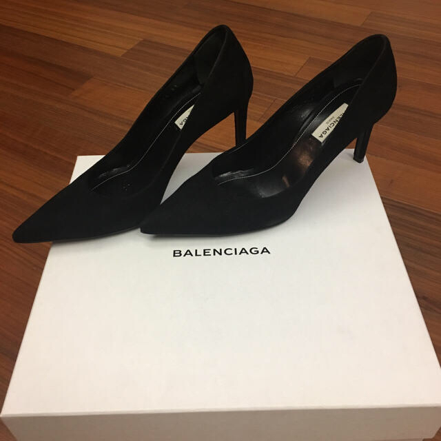 Balenciaga(バレンシアガ)の美品 箱付きBalenciaga スウェードパンプス 黒 レディースの靴/シューズ(ハイヒール/パンプス)の商品写真