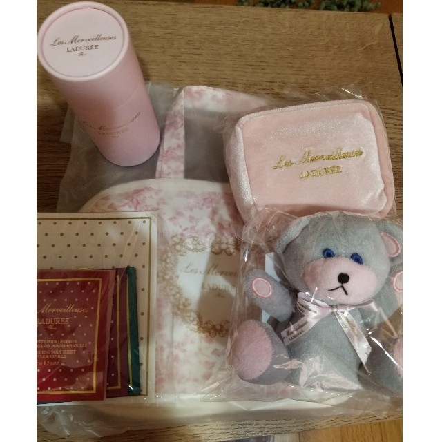 Les Merveilleuses LADUREE(レメルヴェイユーズラデュレ)のラデュレ　ノベルティー エンタメ/ホビーのコレクション(ノベルティグッズ)の商品写真