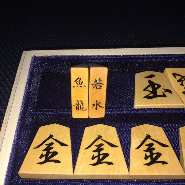 将棋駒 盛上駒 御蔵島黄楊(根柾杢) 魚龍一字 友生作-