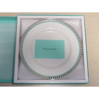 新品未使用正規店での購入です［新品］Tiffany プラチナブルーバンド　デザートプレート4枚セット