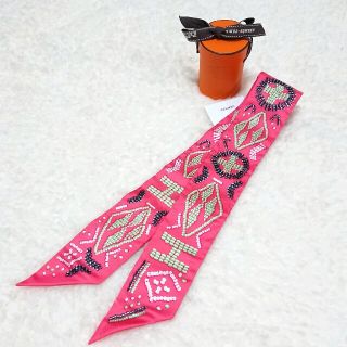 エルメス(Hermes)の年末セール☆新品☆ケリーアンペルル  ツイリー ローズ(バンダナ/スカーフ)