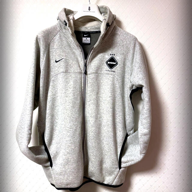 F.C.R.B.(エフシーアールビー)のFCRB Bristol NIKE ジップアップパーカー　Ｌ メンズのトップス(パーカー)の商品写真