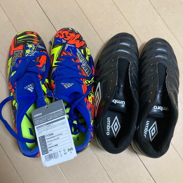 adidas(アディダス)のサッカー新品スパイクと中古トレシュー24.5 スポーツ/アウトドアのサッカー/フットサル(シューズ)の商品写真