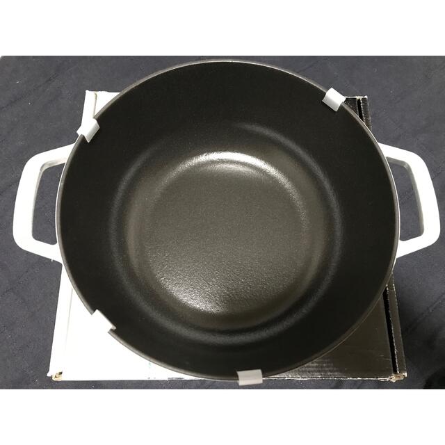 STAUB(ストウブ)のstaub クリスマスツリーシグネチャーココット インテリア/住まい/日用品のキッチン/食器(鍋/フライパン)の商品写真