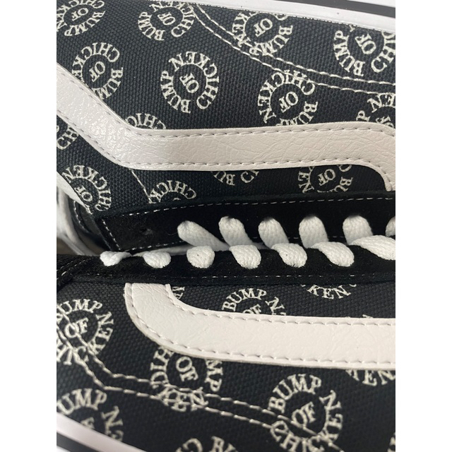 VANS(ヴァンズ)のVANS × BUMP OF CHICKEN OLD SKOOL BLACK メンズの靴/シューズ(スニーカー)の商品写真