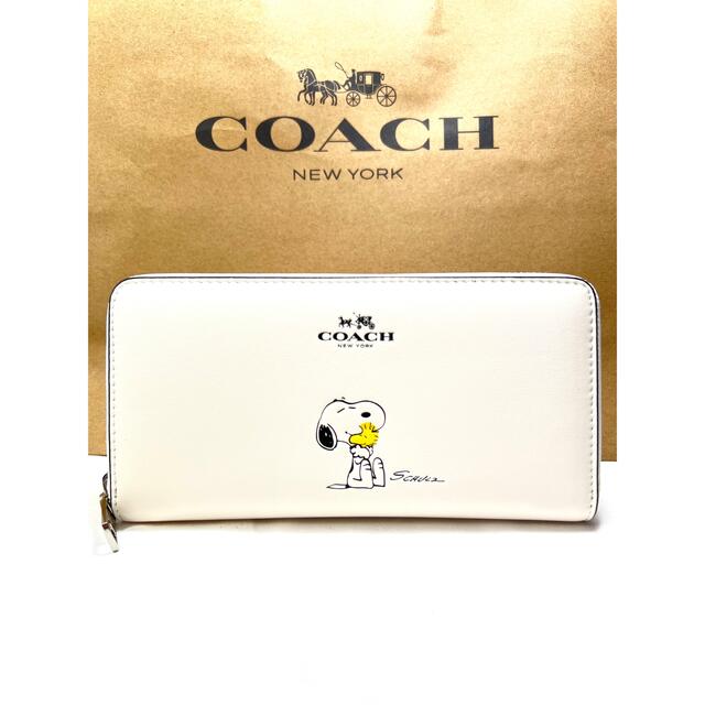 コーチCOACH　長財布　スヌーピーコラボ　ラウンドファスナーウォレットファッション小物