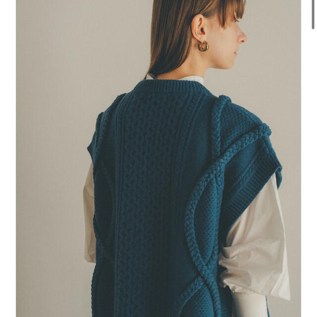 季節のおすすめ商品 【CLANE】3Dケーブルスリットニットベスト