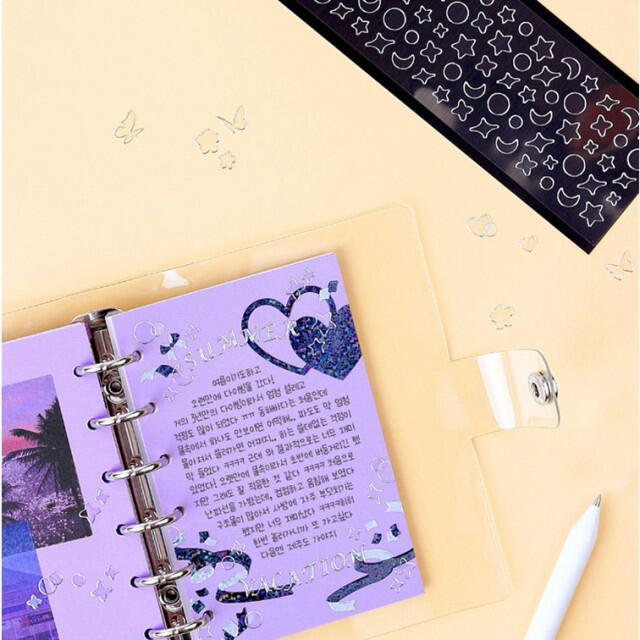 シール【シルバー】4枚セット トレカ デコレーション 韓国 星 蝶々 銀 ハンドメイドの素材/材料(型紙/パターン)の商品写真