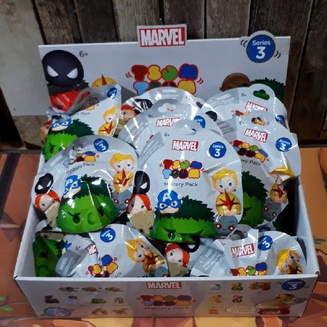 MARVEL(マーベル)の【新品限定品】マーベル ツムツム キャリーケース&ミステリーパック1ボックス エンタメ/ホビーのおもちゃ/ぬいぐるみ(キャラクターグッズ)の商品写真