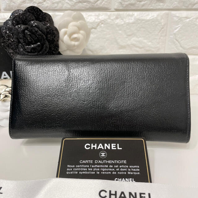 CHANEL(シャネル)のCHANEL✨シャネル✨カーフスキン✨デカココ✨フラップ✨長財布 レディースのファッション小物(財布)の商品写真